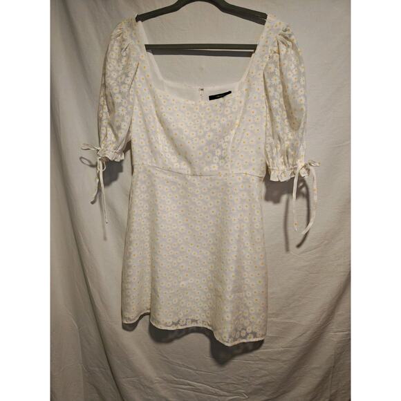 Forever21 White Yellow Daisy Puff Sleeve Dress NWT M Babydoll‎ Barbie Prairie - Picture 1 of 10